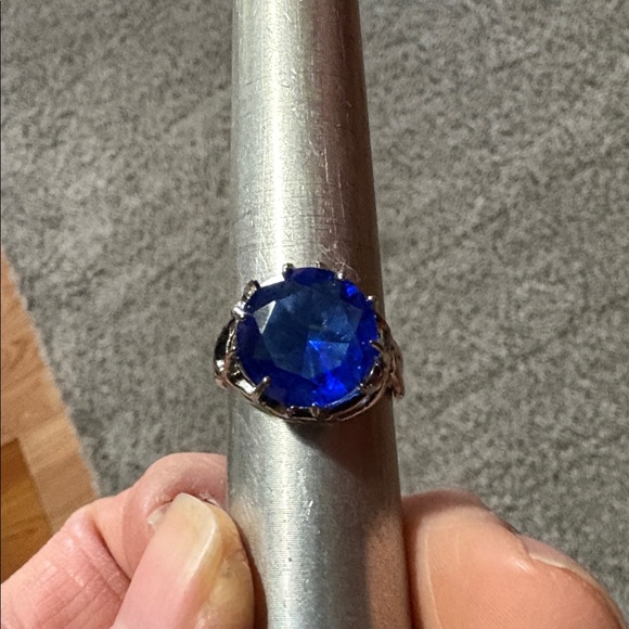 VINTAGE SILVER-TONE ROUND SIMULATED SAPPHIRE BRANCH DESIGN SIZE 8 RING - Picture 7 of 8